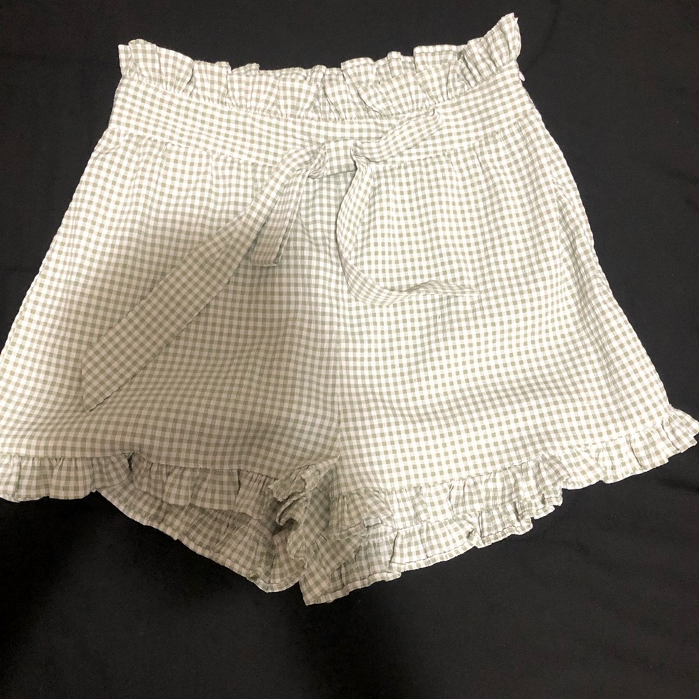 Nasty gal - green and white shorts
